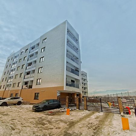Airport High Class & Parking Apartment Яш Екстериор снимка