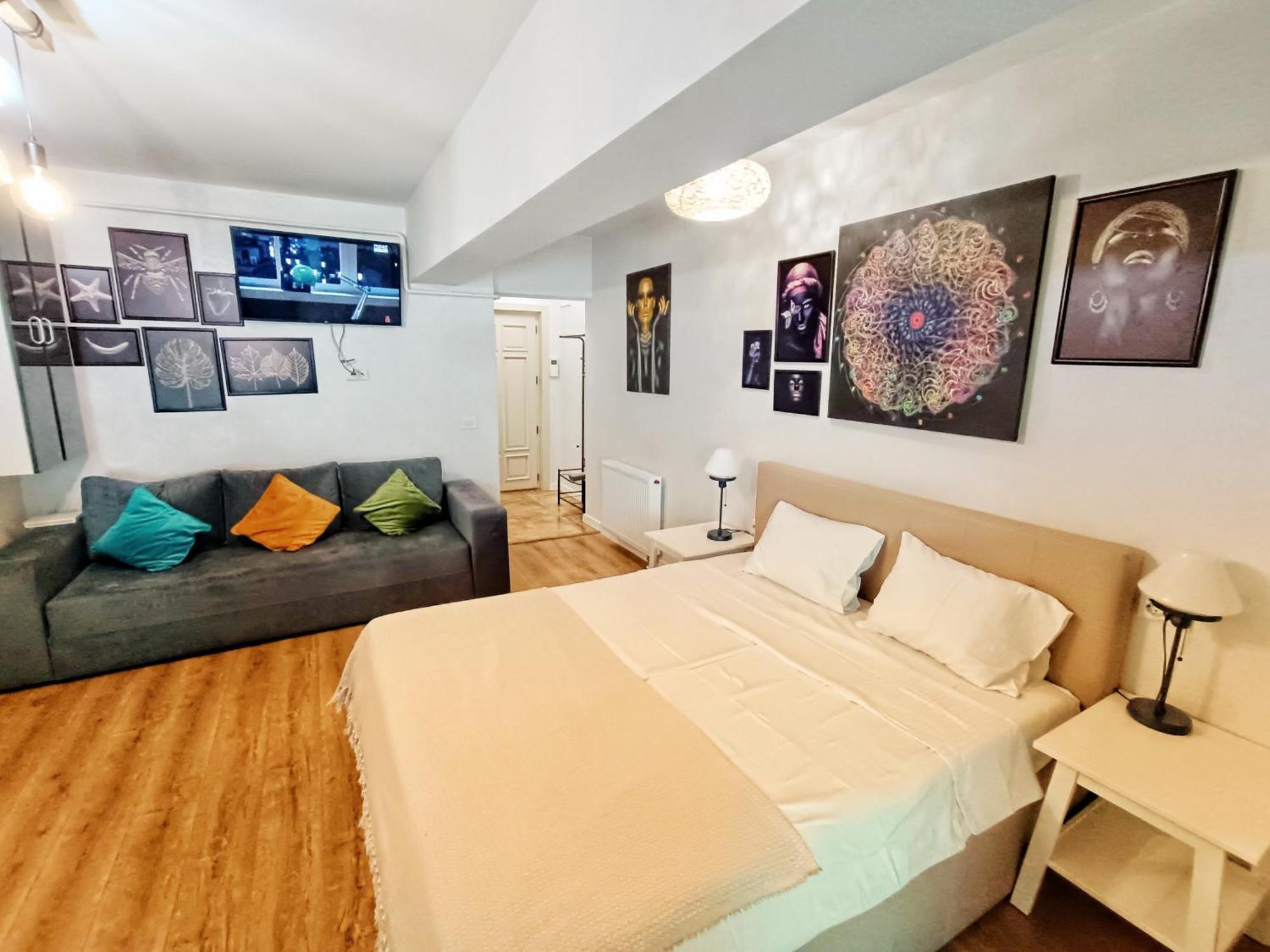 Airport High Class & Parking Apartment Яш Екстериор снимка