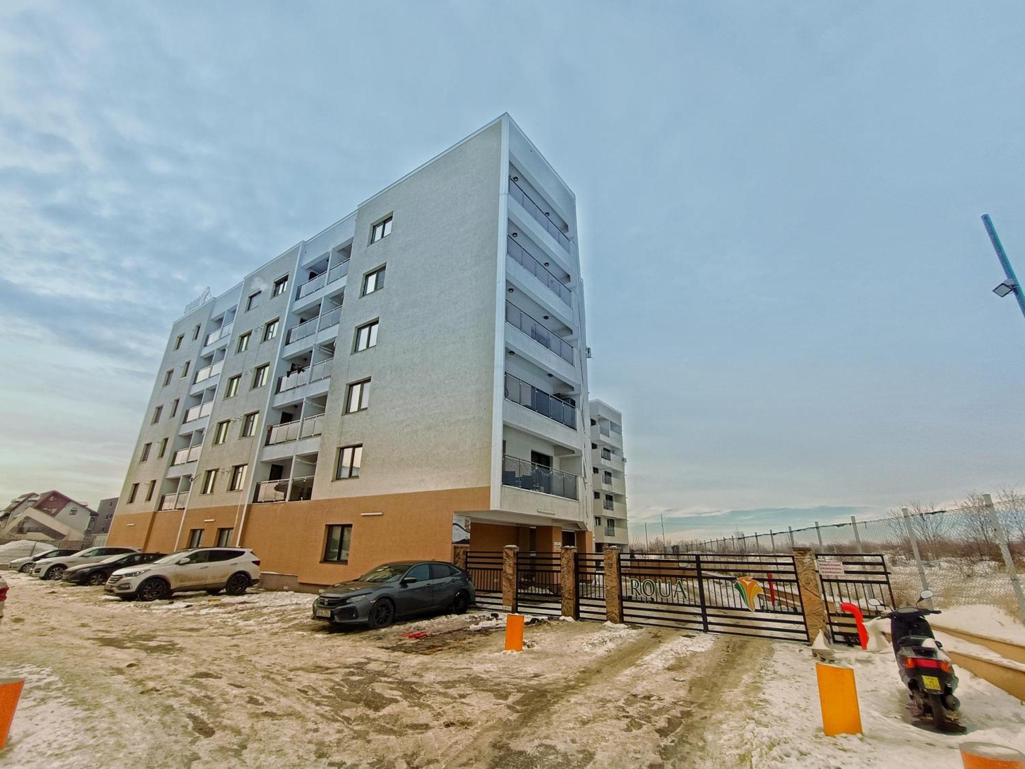 Airport High Class & Parking Apartment Яш Екстериор снимка