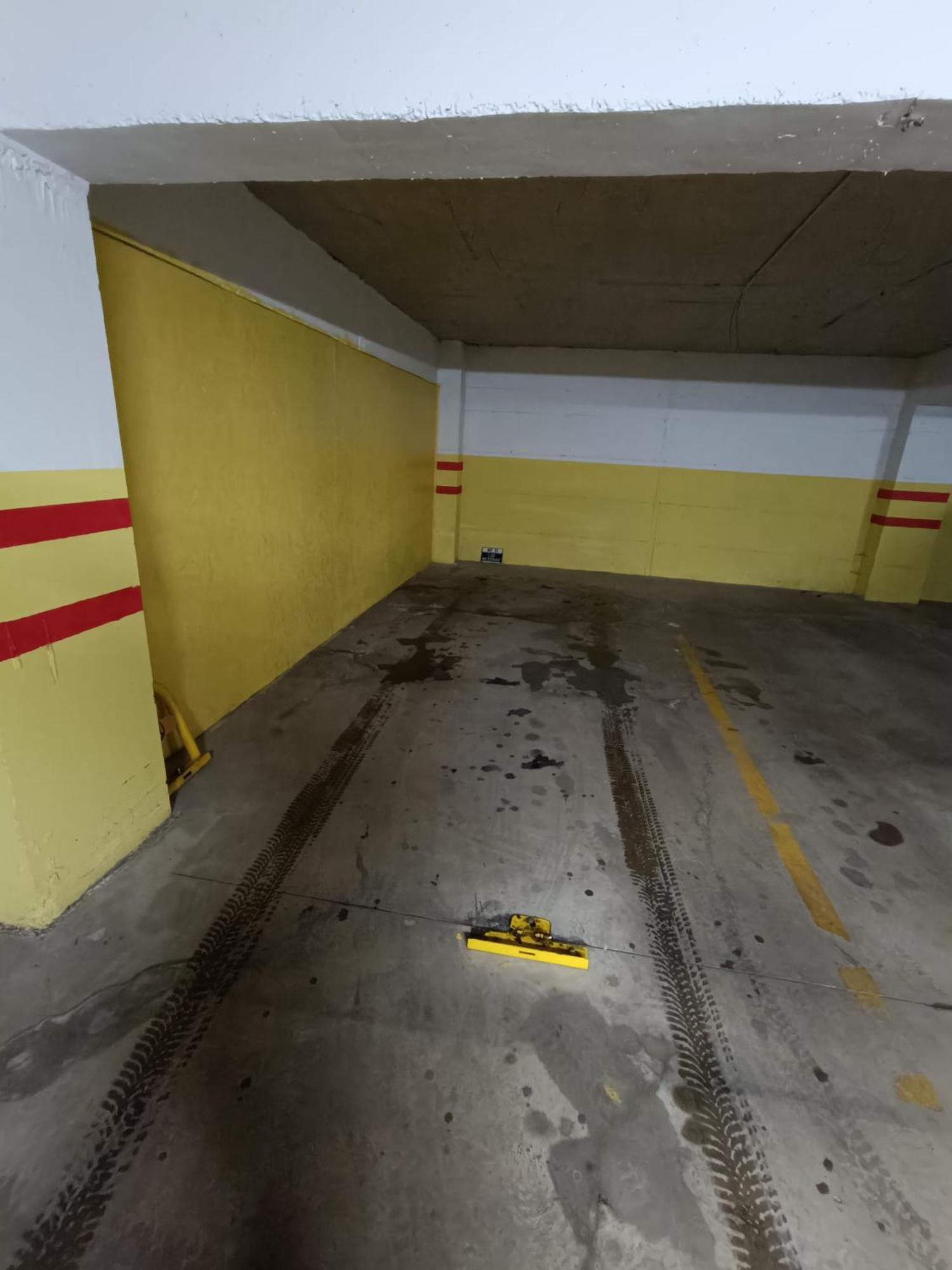 Airport High Class & Parking Apartment Яш Екстериор снимка